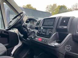 PEUGEOT Boxer 2,2 Blue-HDI Maxi Koffer Hebebühne