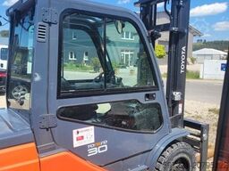 Toyota 52-8FDF30 nur 871 Stunden