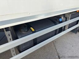 Renault D WIDE 320 6x2 / Closed box / Dhollandia