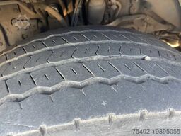 Renault D WIDE 320 6x2 / Closed box / Dhollandia