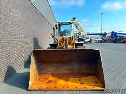 Liebherr L 538 LADER MET HOOGKIEPBAK