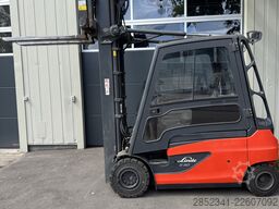 Linde E30L mit teleskopierbaren Zinken