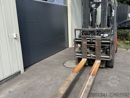 Linde E30L mit teleskopierbaren Zinken
