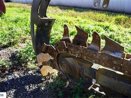 Digga BFT2 Chain digger w/ Combi attachment.