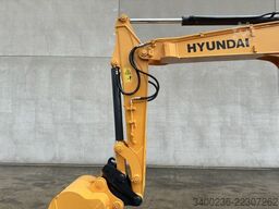 Hyundai R60 VS