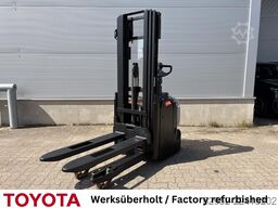 Toyota SPE 120 L / Akku überh.!