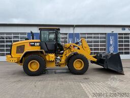 CATERPILLAR 930M Radlader mit Schaufel 2.090 BTH