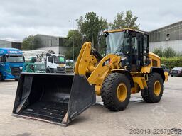 CATERPILLAR 930M Radlader mit Schaufel 2.090 BTH