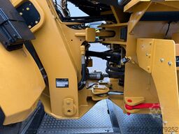 CATERPILLAR 930M Radlader mit Schaufel 2.090 BTH