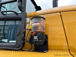 CATERPILLAR 930M Radlader mit Schaufel 2.090 BTH