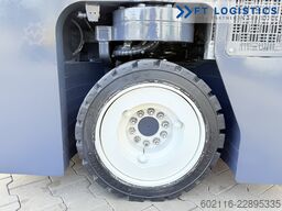 Combilift CB3000 GAS TRIPLEX 4900 FREE-LIFT