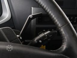 Renault T520 6x2/ RETARDER/ FULL AIR/ HYDRAULICS/ BOOGIE