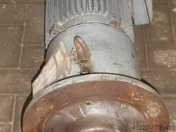 SEW-EURODRIVE RF83WD132ML-8-2BS/HL/TF
