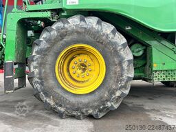 John Deere WT56/T560HM Mähdrescher *verunfallt*