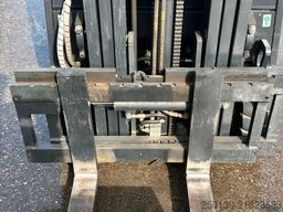 DOOSAN BR16R-7 Elektro Frontstapler mit Ladegerät