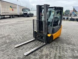 Jungheinrich EFG 215 / Triplex 4.25m / 1.851h / Batterie 2023