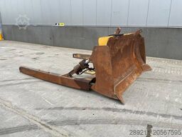 CAT D 6 XL Blade + Pusharms