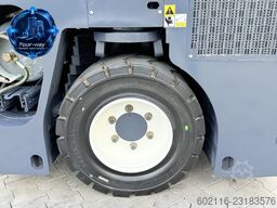 Combilift CB4000 GAS TRIPLEX 6540 FREE LIFT