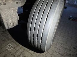 SCHMITZ CARGOBULL City Tiefkühler, 2. Achs drehbar, 3 to Ladebordw