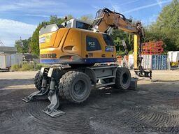 Liebherr A913 Compact Litronic with 3 excavator buckets
