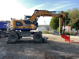 Liebherr A913 Compact Litronic with 3 excavator buckets