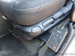DAF CF 320 FA Bakwagen + Dhollandia 2000 kg klep