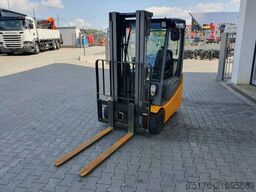 Jungheinrich EFG 215 / Triplex: 4.25m! / SS / nur 3.488h!