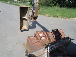 Takeuchi TB 230 - POWERTILT + hydr. Schnellwechsler + 4 Löf