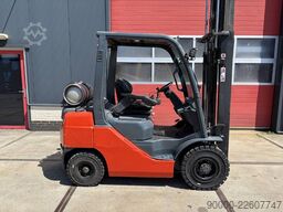 Toyota 02-8FGF25 2500 kg LPG heftruck