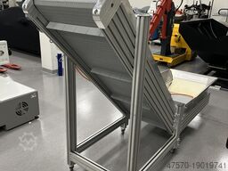 Conveyor belt for waste removal from guillotine, three-knife trimmer