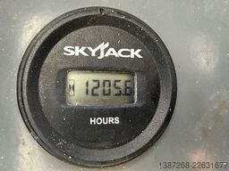 Skyjack SJ6826RT 4x4 Diesel, 9.9 Meter, 1.205 H