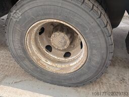 Renault Midlum 220 MEDISCHE VRACHTWAGEN /CAMION MEDICAL...