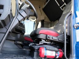 Volvo FH 13.420 Globetrotter XL 4x2 - Box - Loadlift ...