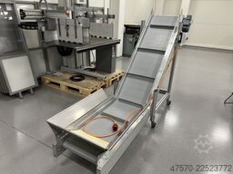 Conveyor belt for waste removal from guillotine, three-knife trimmer