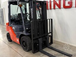 Toyota 11027 - 06-8FG20F