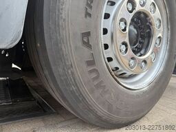 MAN TGX 26.470 Euro 6 Abrollkipper mit Ladekran