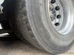 MAN TGX 26.470 Euro 6 Abrollkipper mit Ladekran