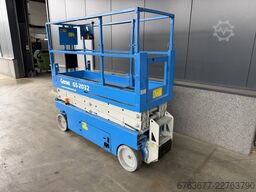 GENIE GS-2032 schaarlift schaar hoogwerker 2006 / 1200uur 8mtr werkhoogte