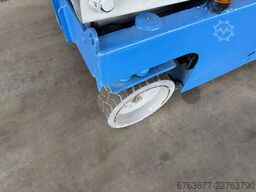 GENIE GS-2032 schaarlift schaar hoogwerker 2006 / 1200uur 8mtr werkhoogte