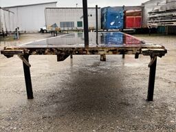 Krone Plattform 7,82m mit Steckrungen mittig