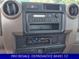 TOYOTA LAND CRUISER 79 + HUBARBEITSBÜHNE SOCAGE