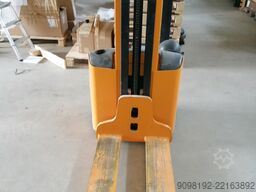 Stihl  Elektro Handstapler EGV 10
