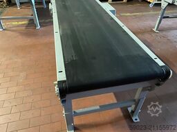 Vanderlande Gurtförderer mit Antrieb