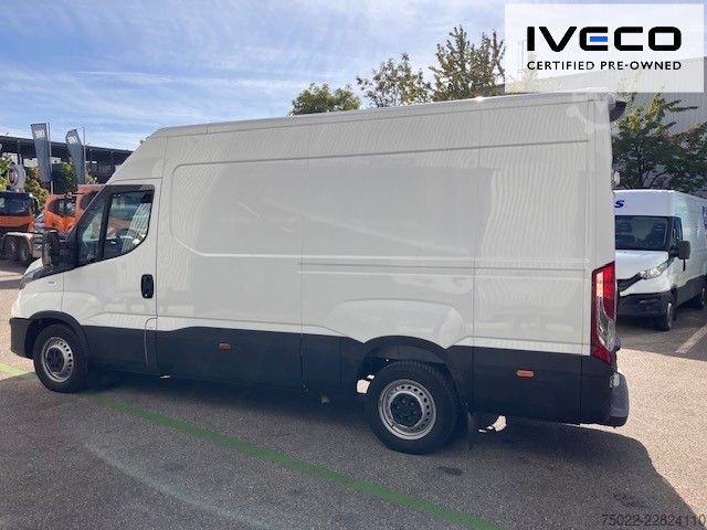 Furgon blaszak IVECO 35S16 L2H2