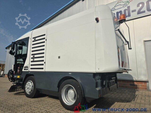 Balayeuse de voirie Ravo Ravo 540 3 Besen Sweeper 62 km/h Autobahn fähig