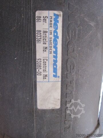 Nederman sistem za odsisavanje auspušnih gasova za kamione / putničke automobile  