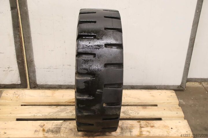 Gume od čvrste gume Clark 8:15x15 RIM WIDTH 7.00
