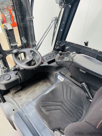 Electric 4-wheel forklift Linde E 30 HL-01/600 Kabine Triplex STVO ZVG