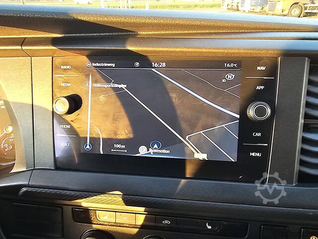 Camioneta familiar de techo alto VOLKSWAGEN TRANSPORTER 2.0 TDI L2H1 Navi 4 Motion