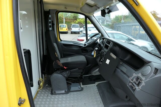 Vrachtwagen met bakwagen iveco Daily 35 S11 C30C AUTOMATIK KAMERA Regale LUFT DURCHGANG EURO-5 CoC